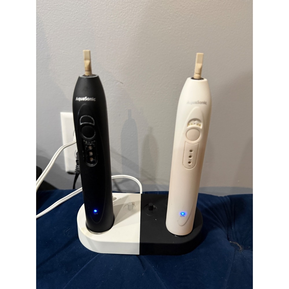 AquaSonic Electric Toothbrush Black White Charging Base‎ 2 Handles